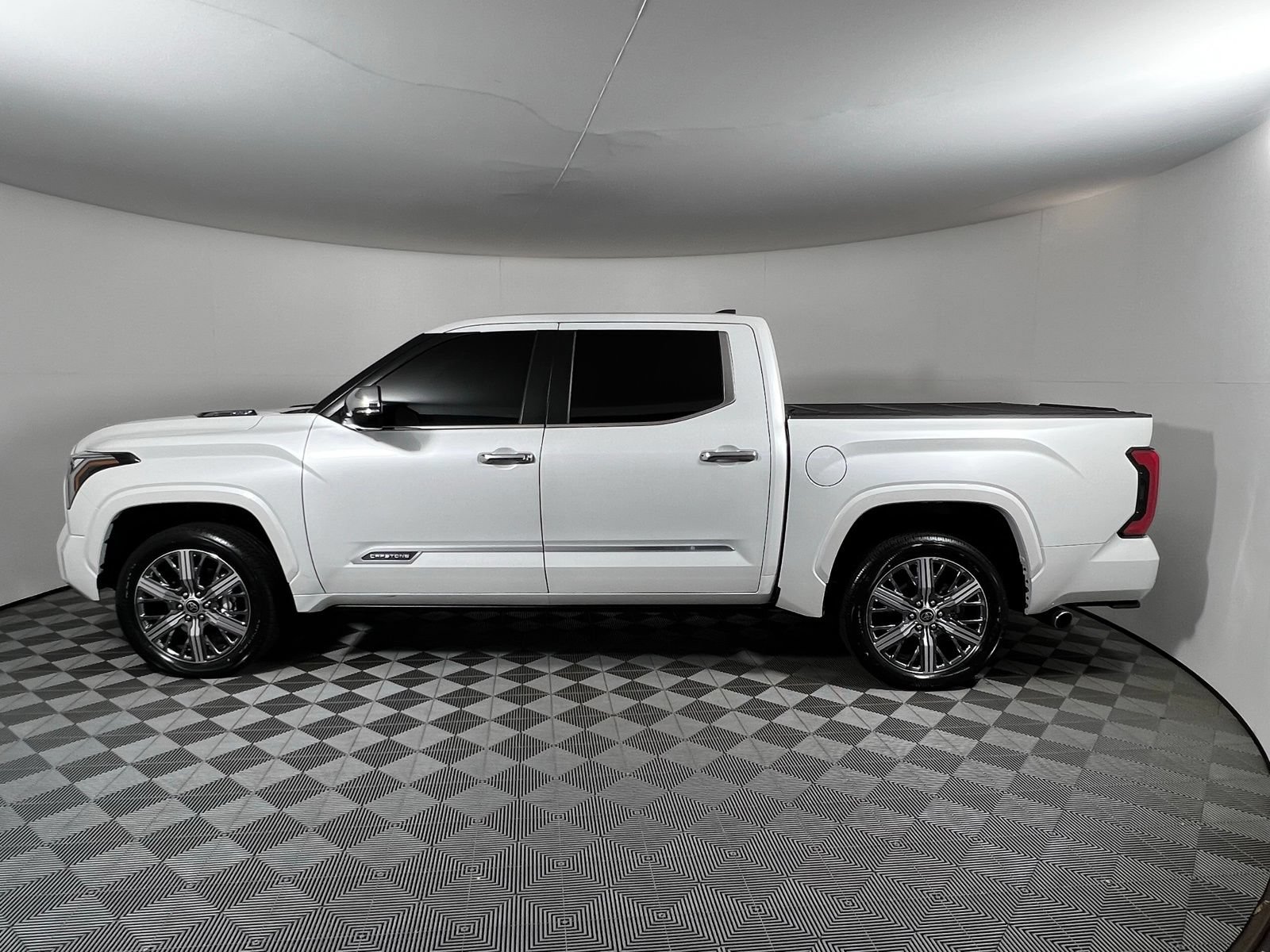 Used 2024 Toyota Tundra Capstone AWD/4WD image 8