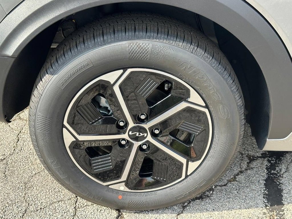 New 2026 Kia Niro EX FWD image 4