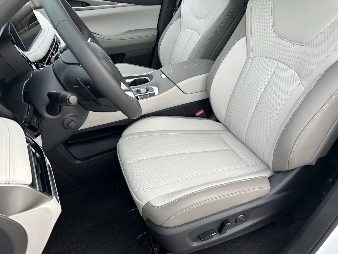 New 2027 INFINITI QX60 Luxe w/ Family Package AWD/4WD image 13