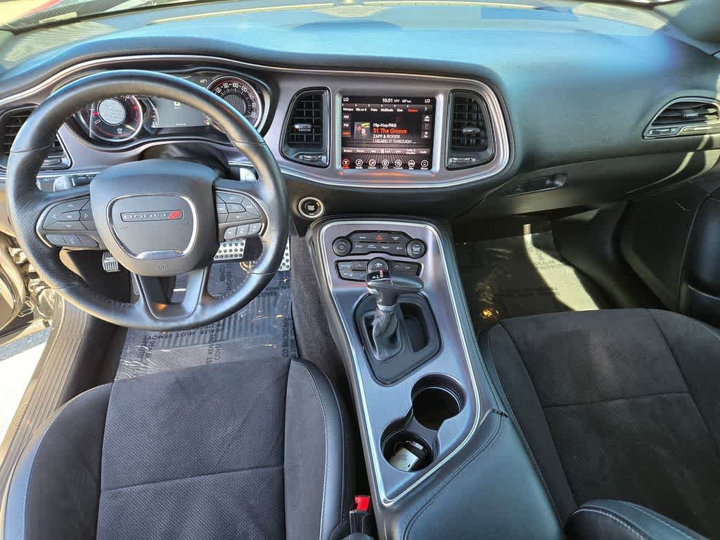 Used 2017 Dodge Challenger R/T Scat Pack RWD image 9