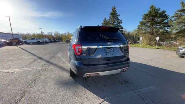 Used 2017 Ford Explorer XLT w/ Equipment Group 202A AWD/4WD image 8