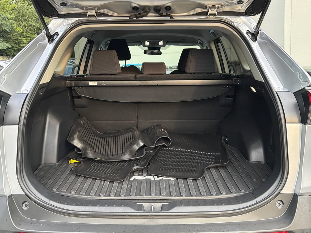 Used 2025 Toyota RAV4 LE AWD/4WD image 6