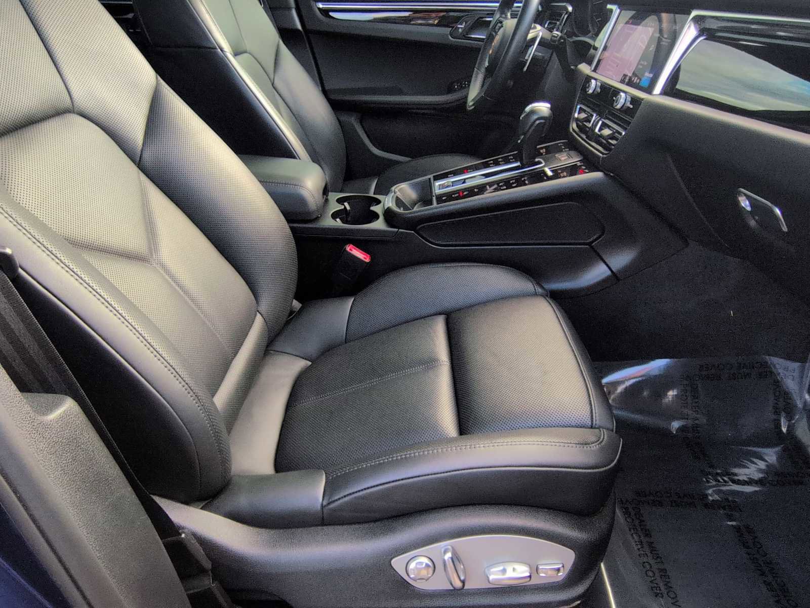 Used 2023 Porsche Macan Turbo image 24
