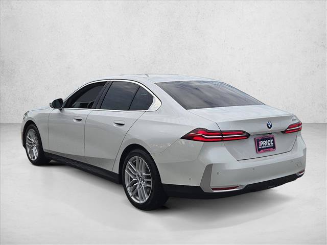 Used 2025 BMW 530i w/ Premium Package RWD image 8