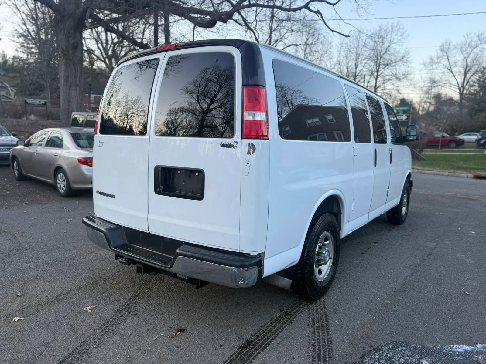 Used 2018 Chevrolet Express 2500 LT w/ LT Preferred Equipment Group RWD image 4