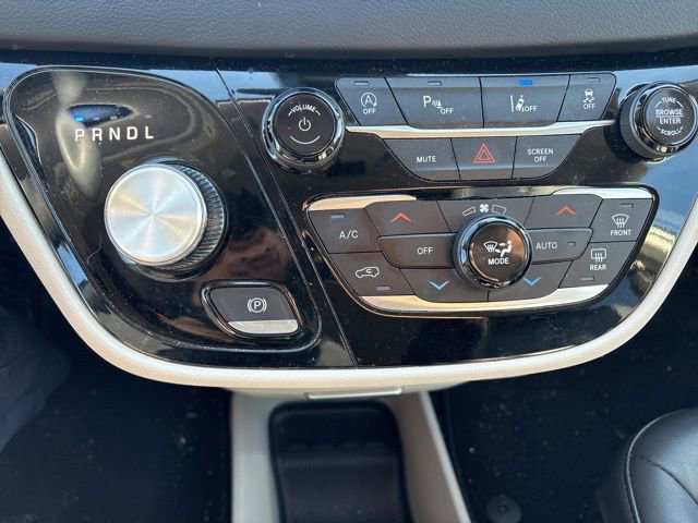 Used 2024 Chrysler Pacifica Touring-L image 20