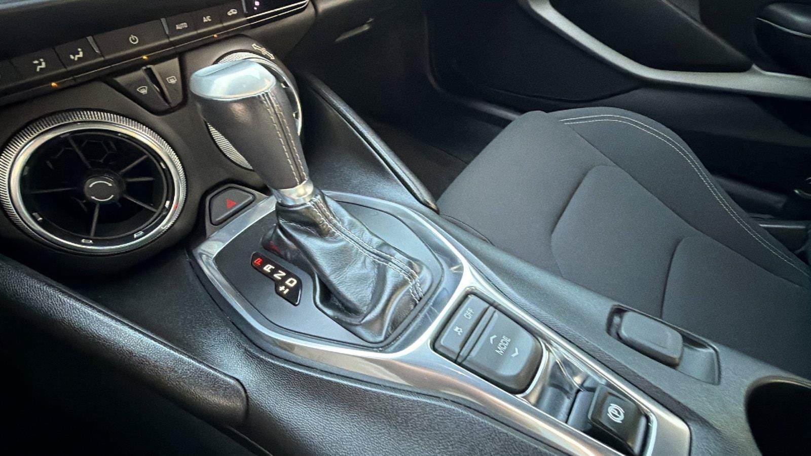 Used 2018 Chevrolet Camaro LT RWD image 27