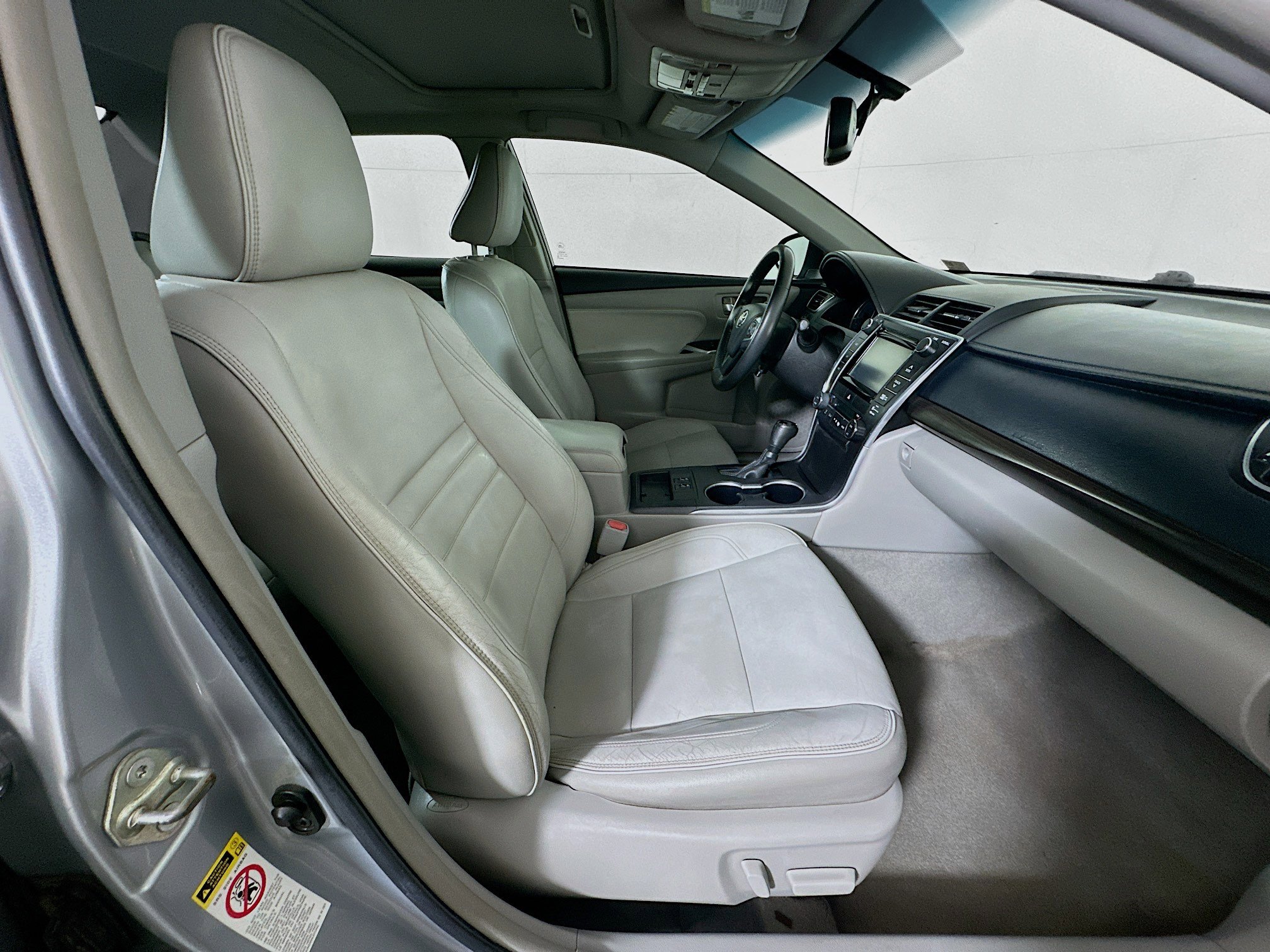 Used 2015 Toyota Camry XLE w/ Moonroof Package FWD image 33