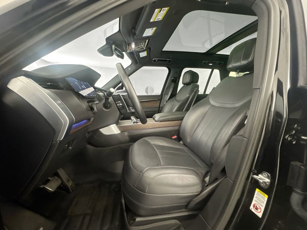 Used 2023 Land Rover Range Rover SE image 20