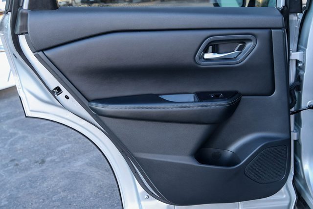 Used 2025 Nissan Rogue SV image 13