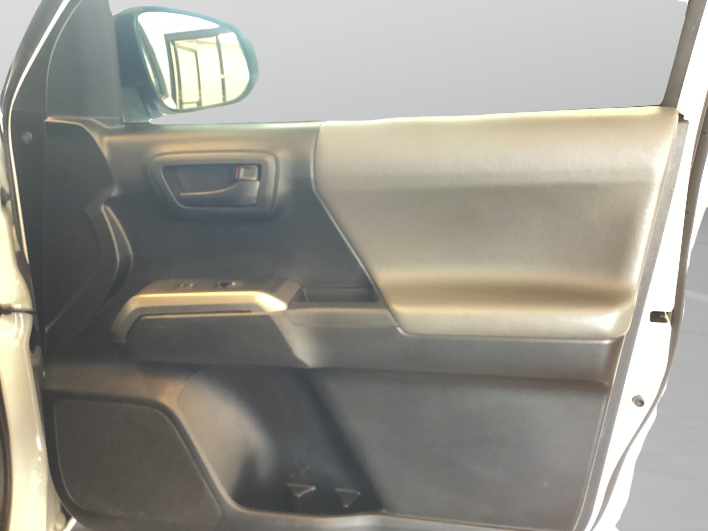 Used 2019 Toyota Tacoma SR5 AWD/4WD image 27