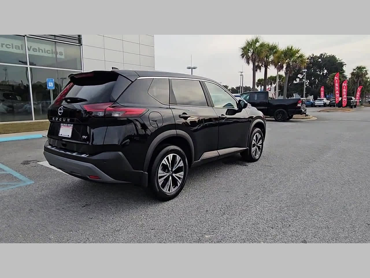 Used 2023 Nissan Rogue SV image 32