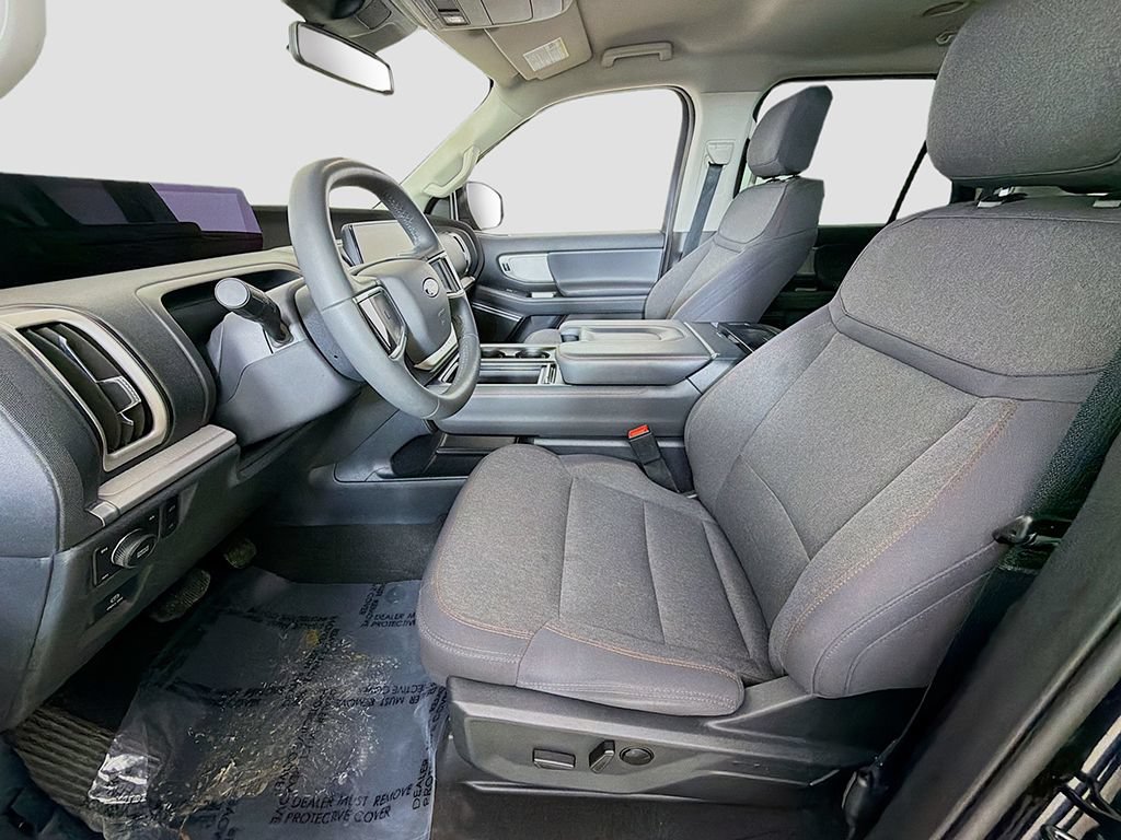 Used 2025 Ford Expedition Active AWD/4WD image 21