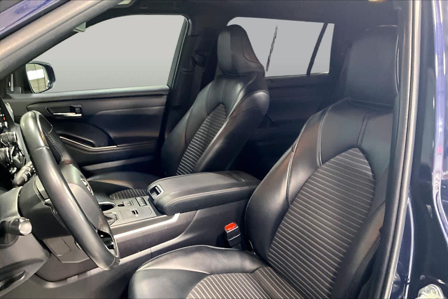 Used 2022 Toyota Highlander XSE FWD image 15