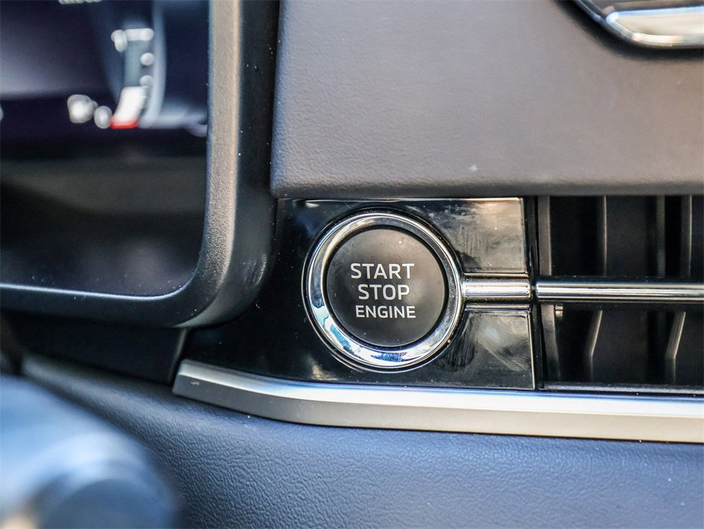 Used 2023 Mitsubishi Outlander SE image 32