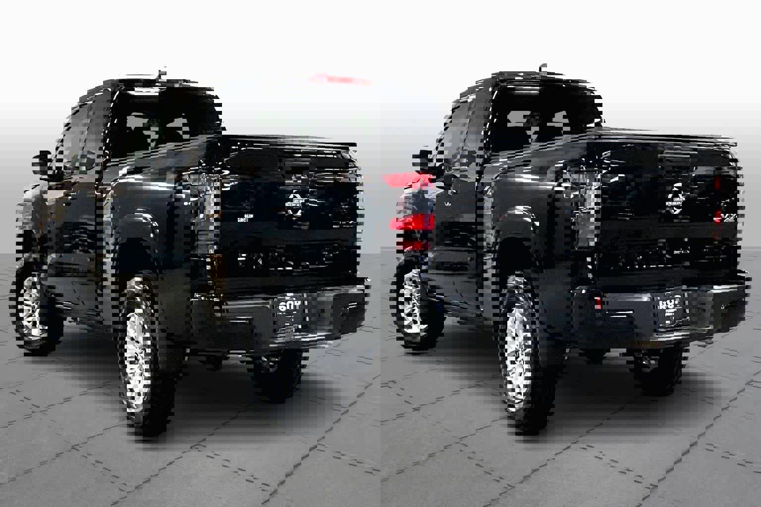 Used 2024 Nissan Frontier SV image 12