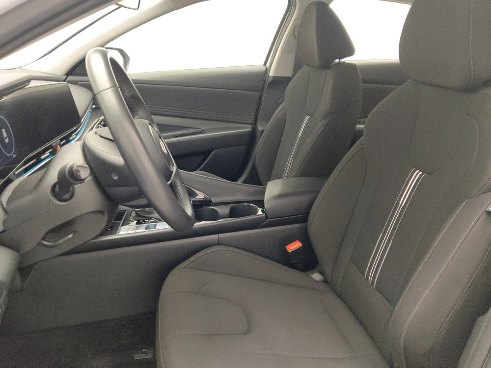 Used 2025 Hyundai Elantra SEL FWD image 17