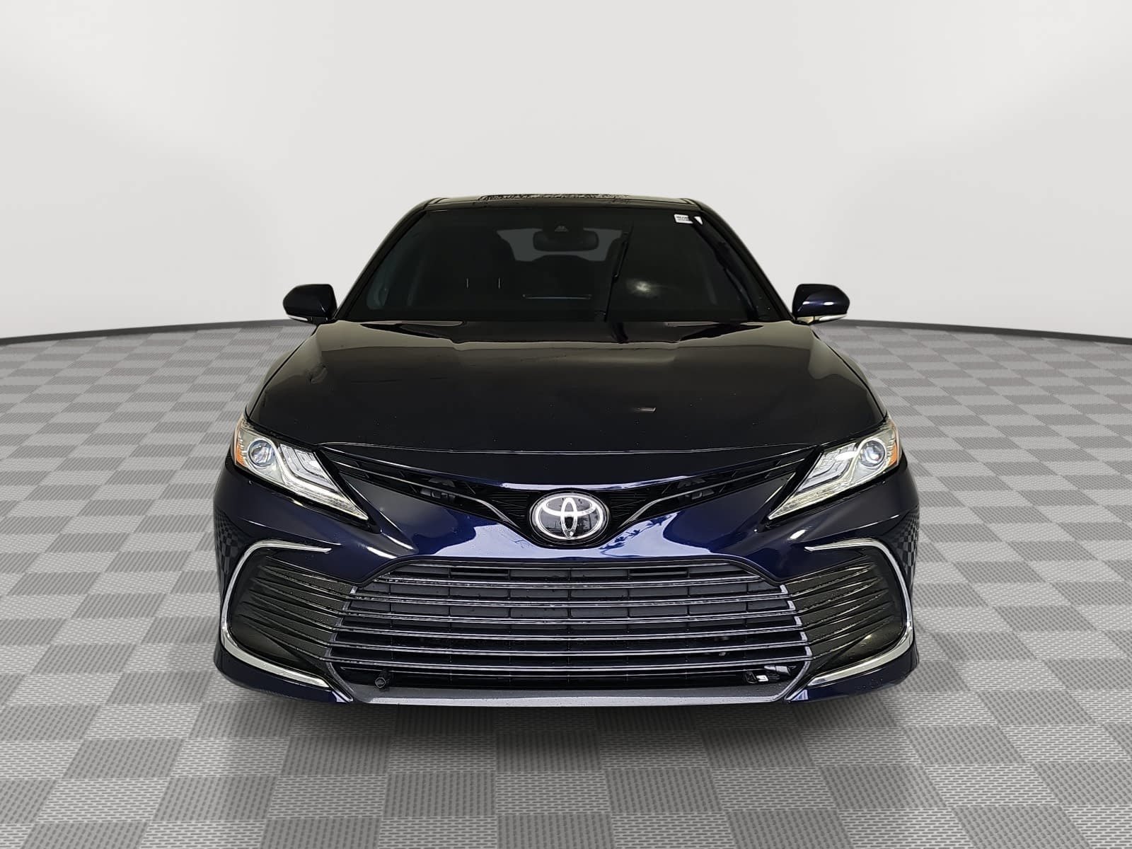 Used 2022 Toyota Camry XLE FWD image 3
