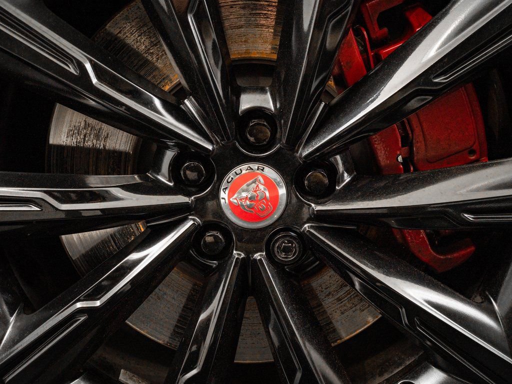 Used 2022 Jaguar F-TYPE R image 8