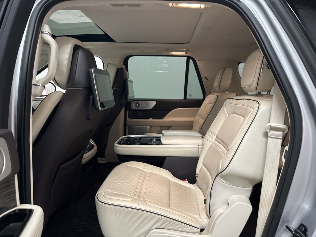 Used 2020 Lincoln Navigator L Black Label w/ Cargo Convenience Package image 48
