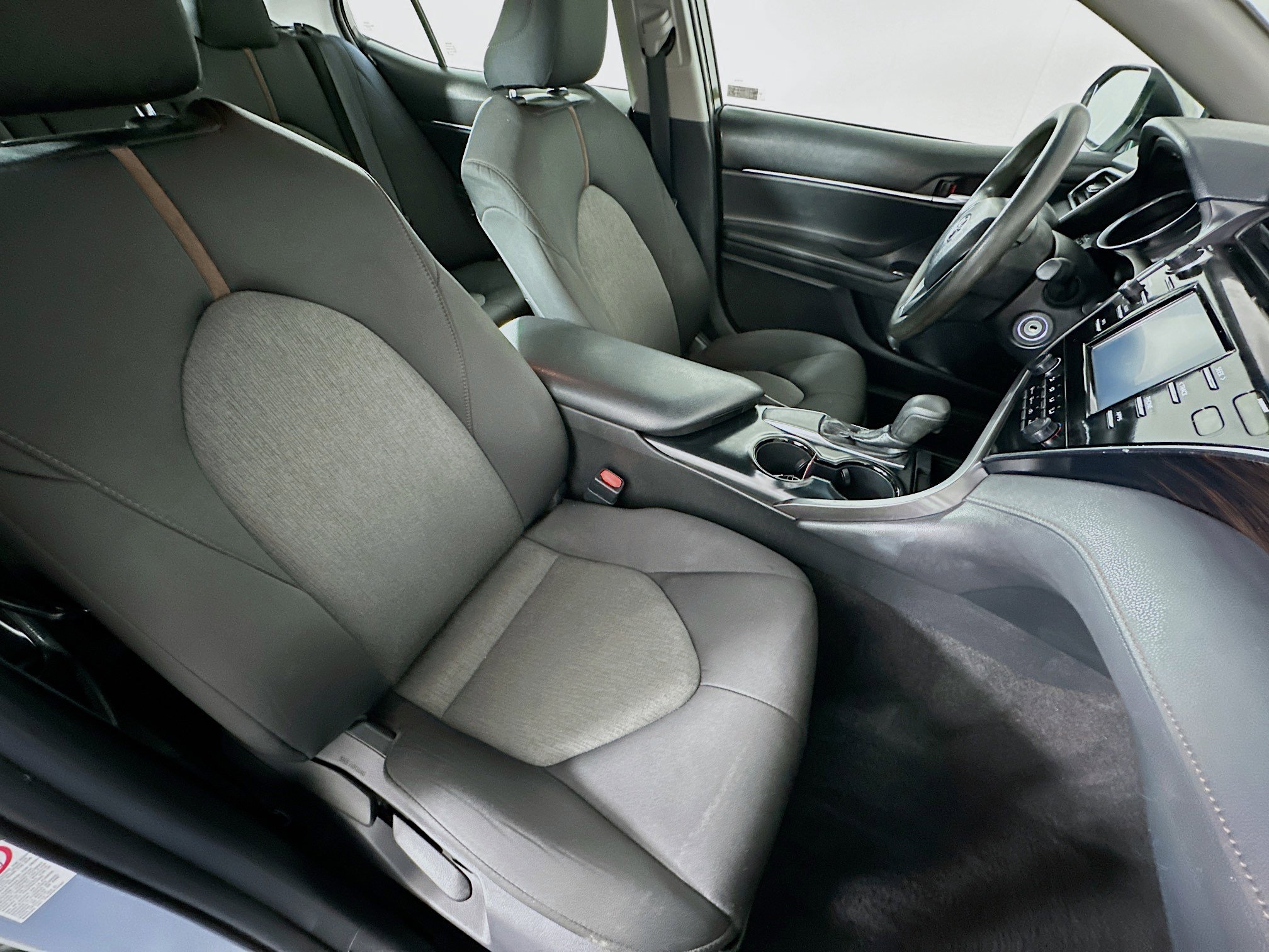 Used 2018 Toyota Camry LE image 28