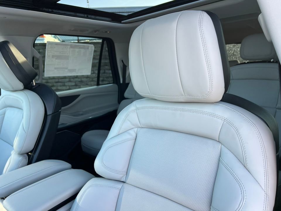 New 2026 Lincoln Navigator L Reserve w/ Jet Appearance Package image 13