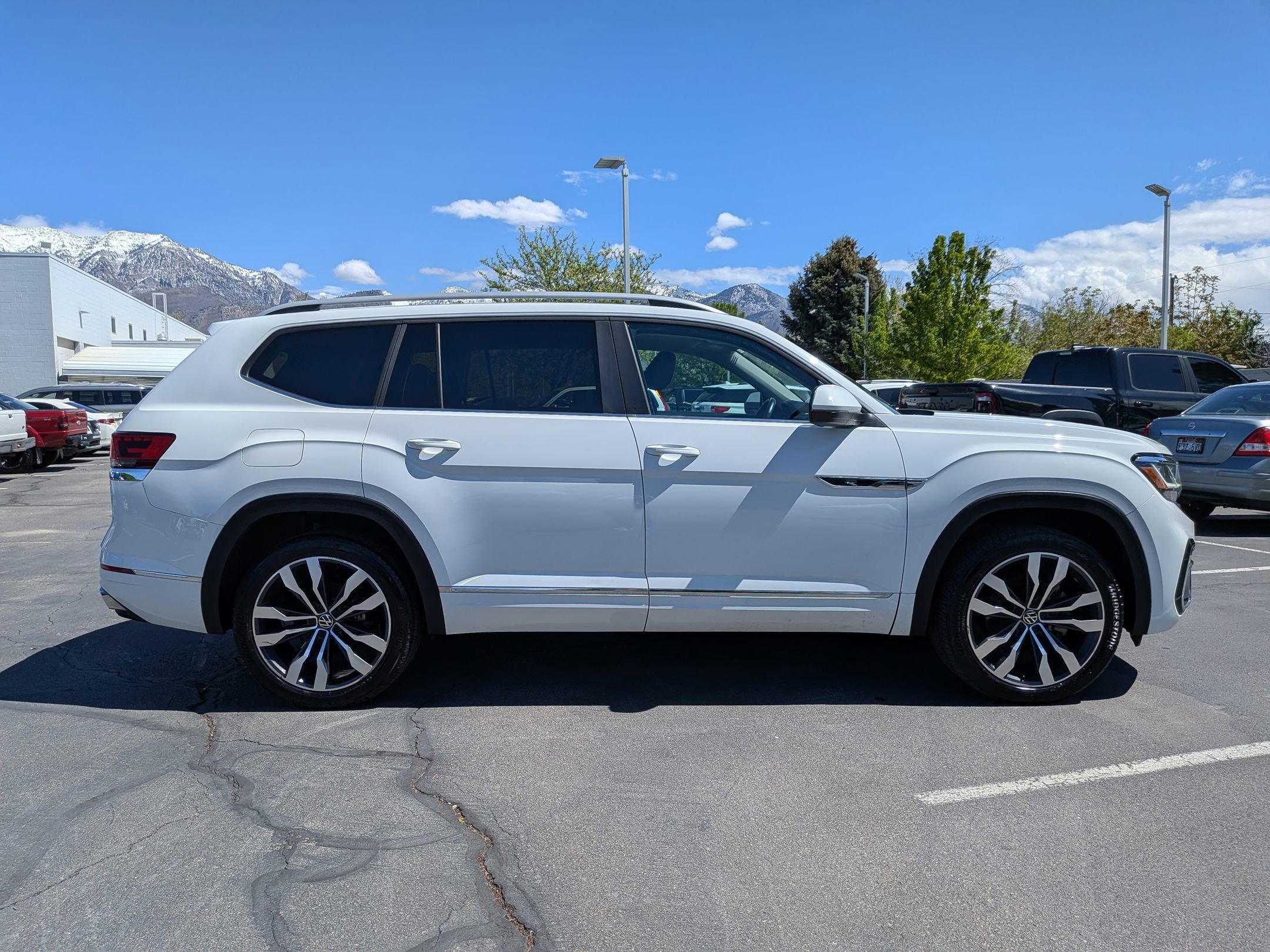 Used 2021 Volkswagen Atlas SEL R-Line AWD/4WD image 2