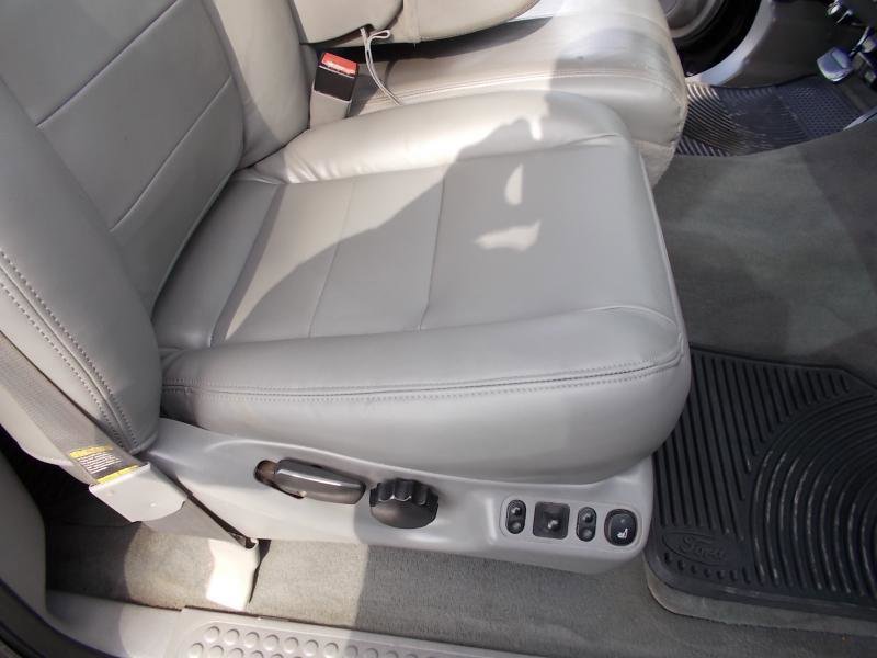 Used 2004 Ford F350 Lariat AWD/4WD image 22
