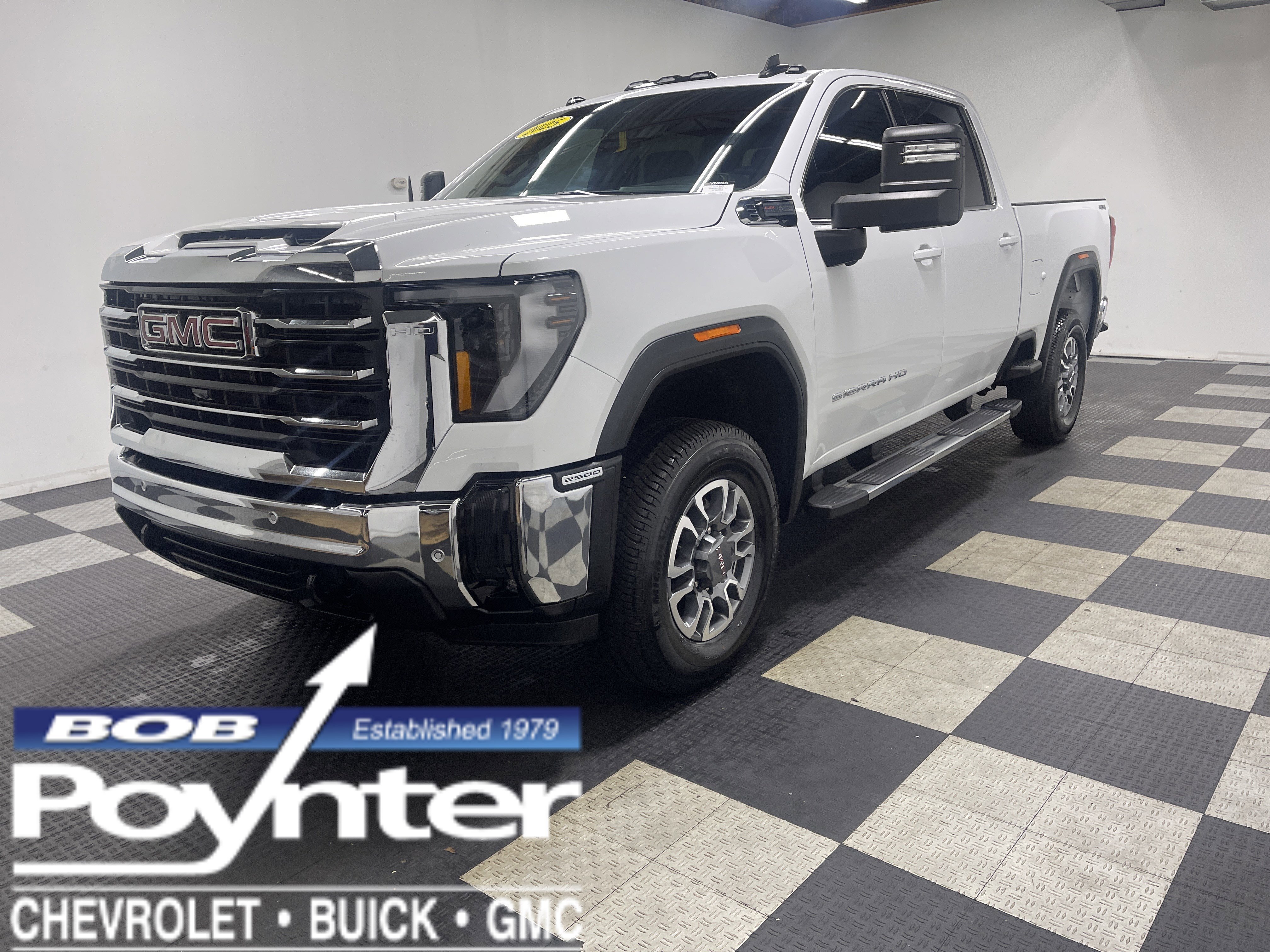 Used 2025 GMC Sierra 2500 SLE w/ SLE Value Package; AWD/4WD image 1