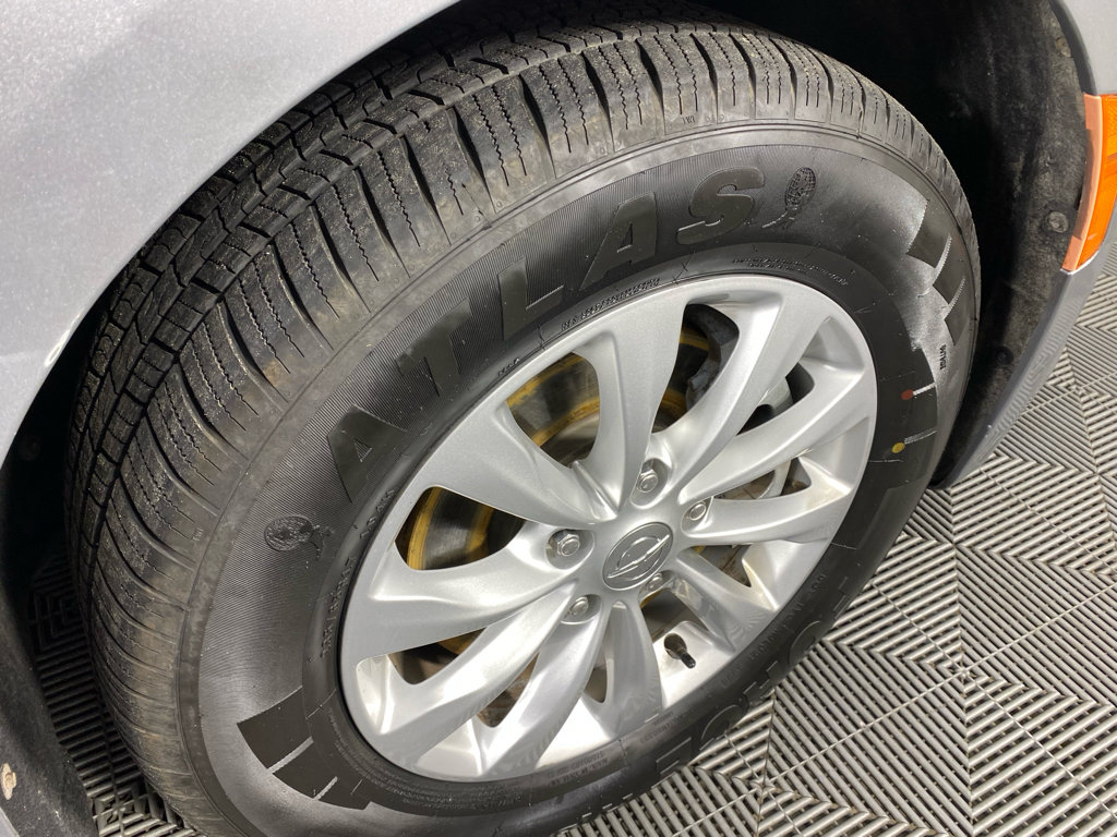 Used 2018 Chrysler Pacifica Touring-L FWD image 11