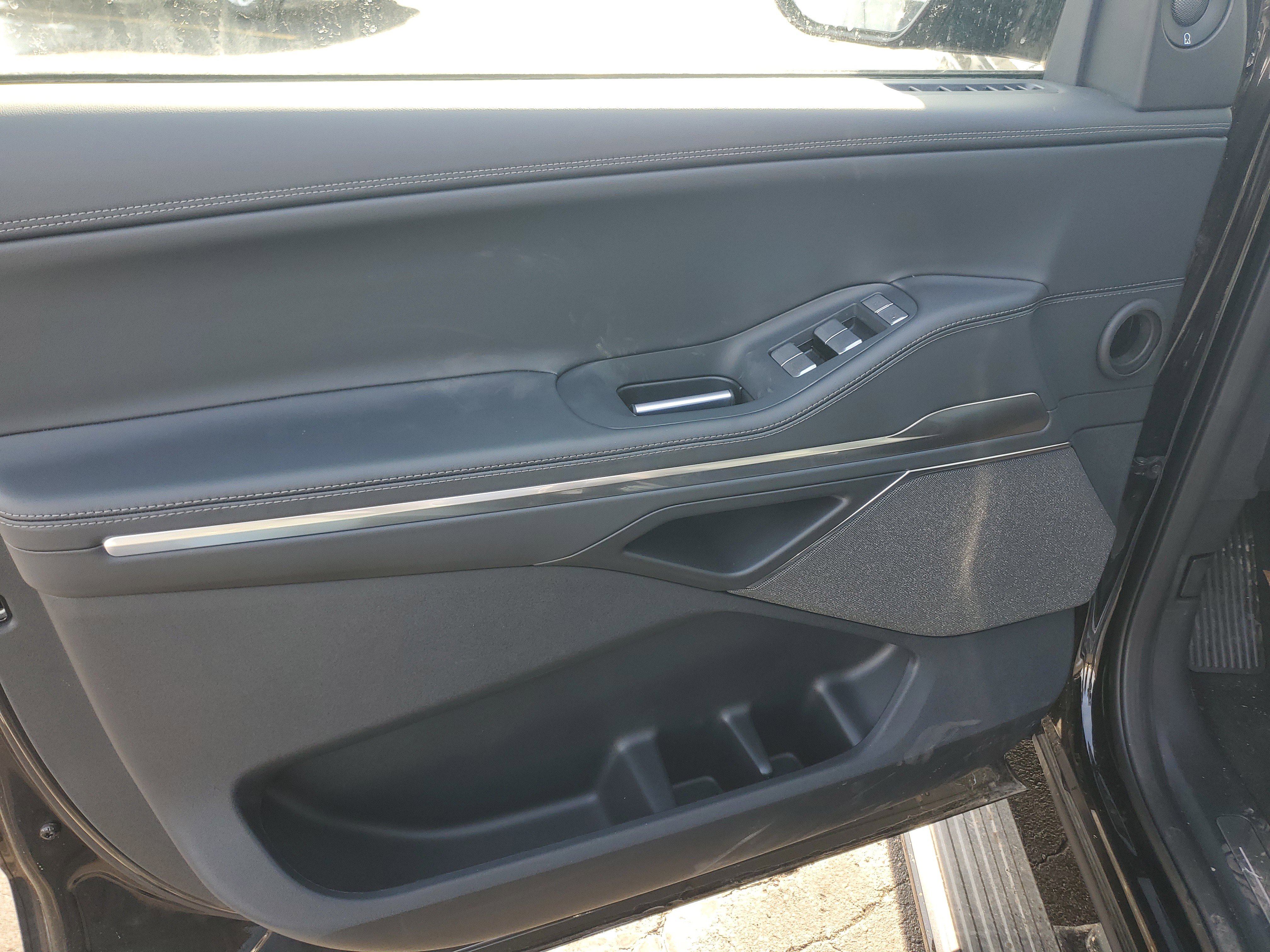 New 2025 Lincoln Navigator Reserve w/ Jet Appearance Package image 8