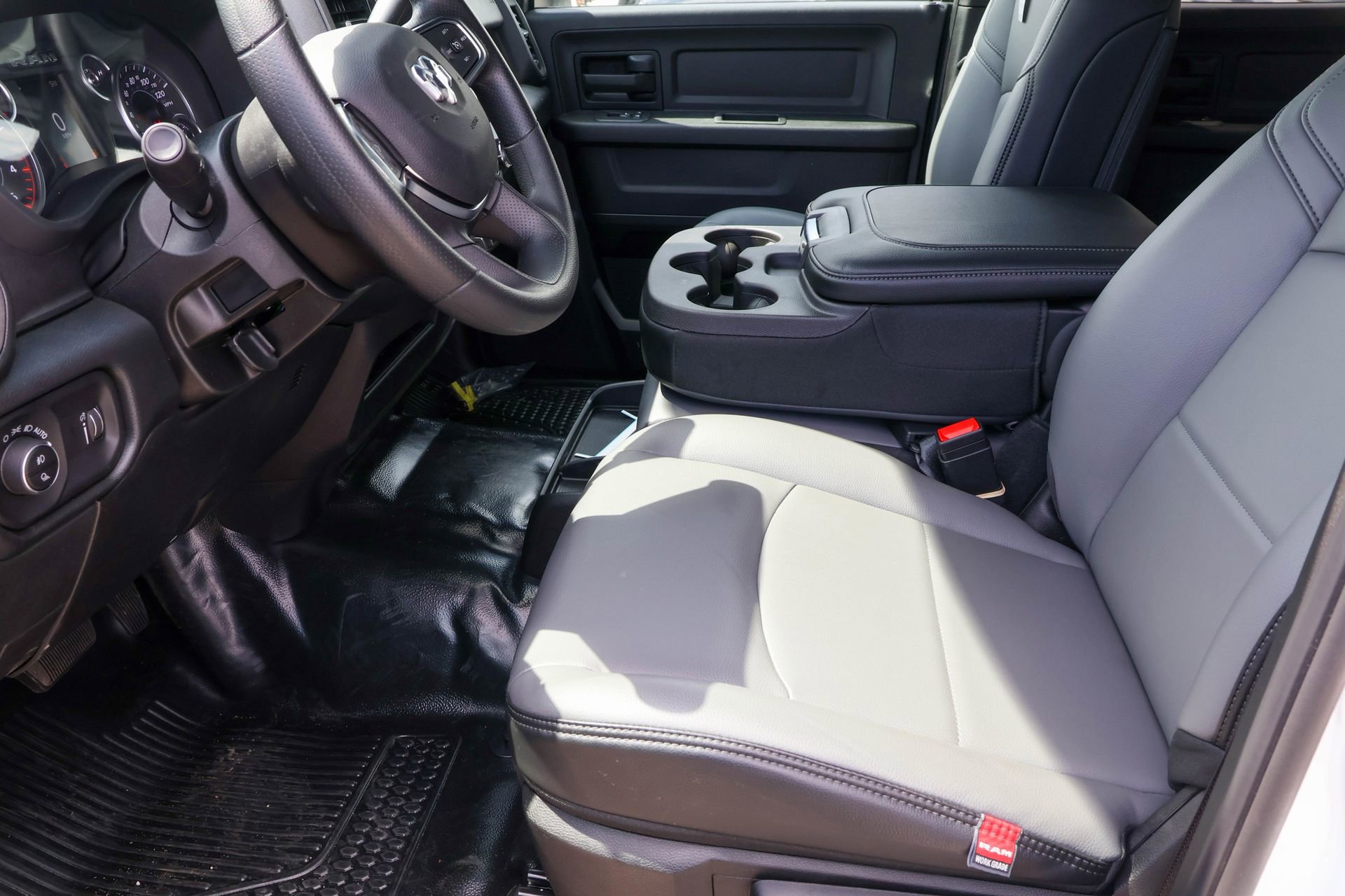 New 2026 RAM 3500 Tradesman AWD/4WD image 4