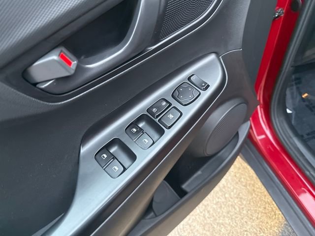 Used 2022 Hyundai Kona SE image 10