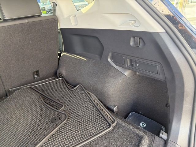 Used 2024 Volkswagen Tiguan SE AWD/4WD image 14