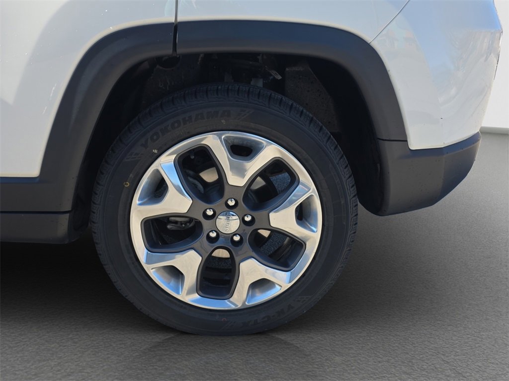 Used 2018 Jeep Compass Limited w/ Navigation Group image 17