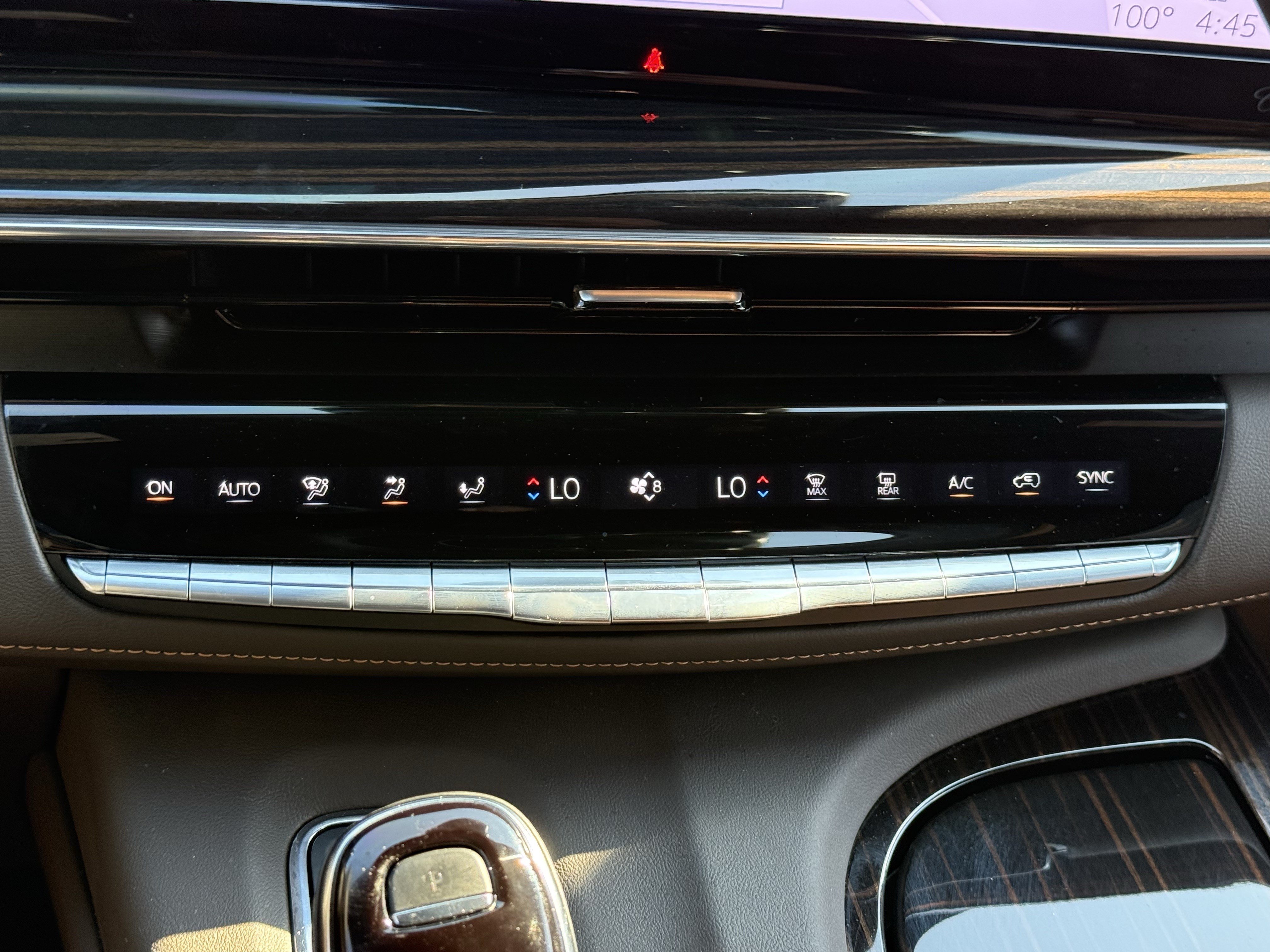 Used 2024 Cadillac Escalade Premium Luxury w/ Performance Package AWD/4WD image 25