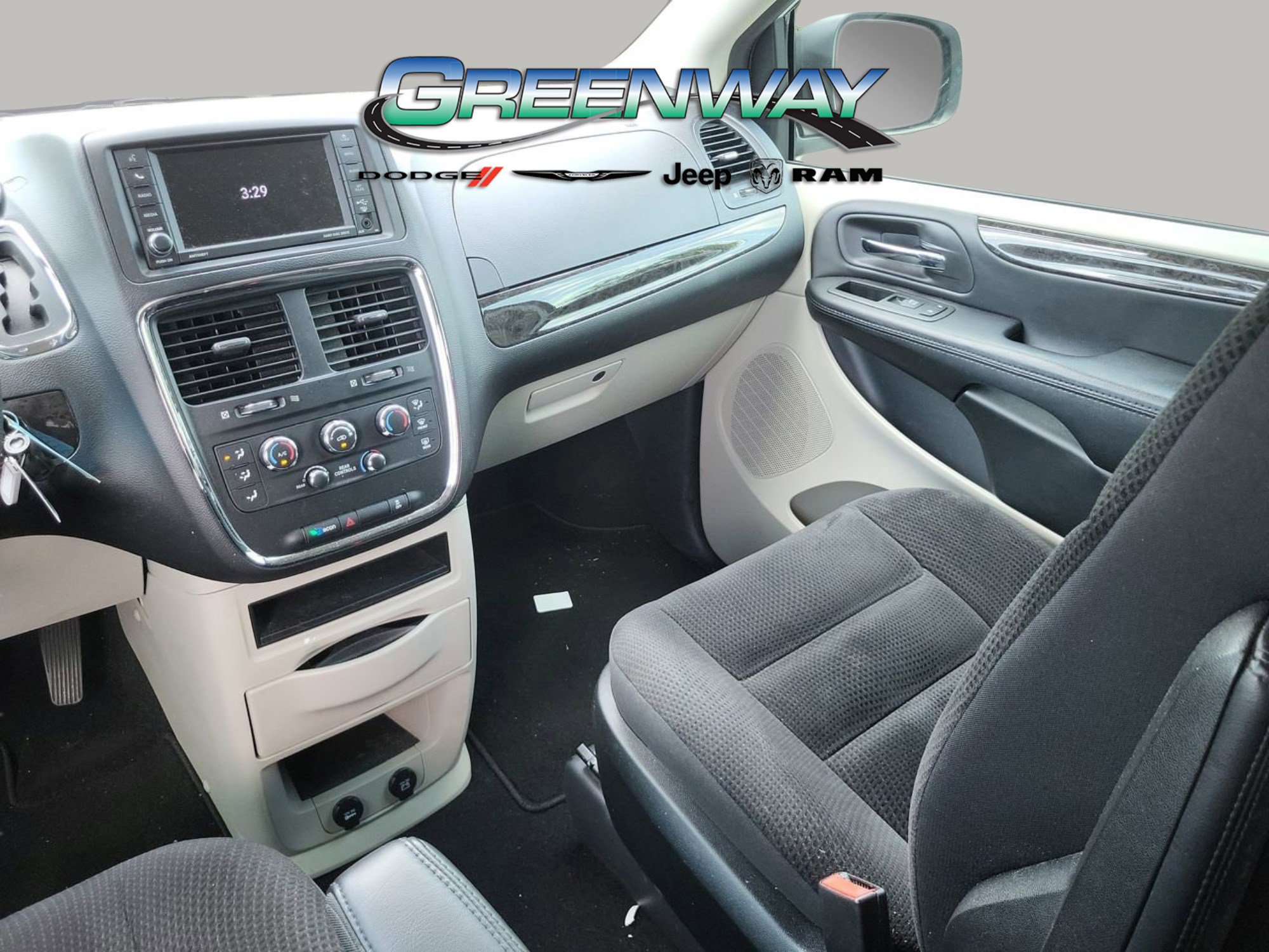 Used 2019 Dodge Grand Caravan SE FWD image 12