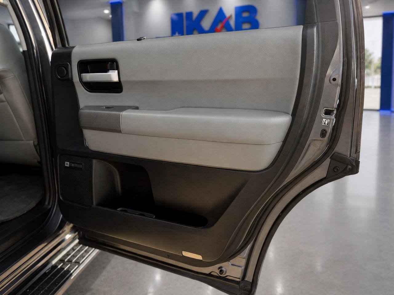 Used 2015 Toyota Sequoia Limited RWD image 17