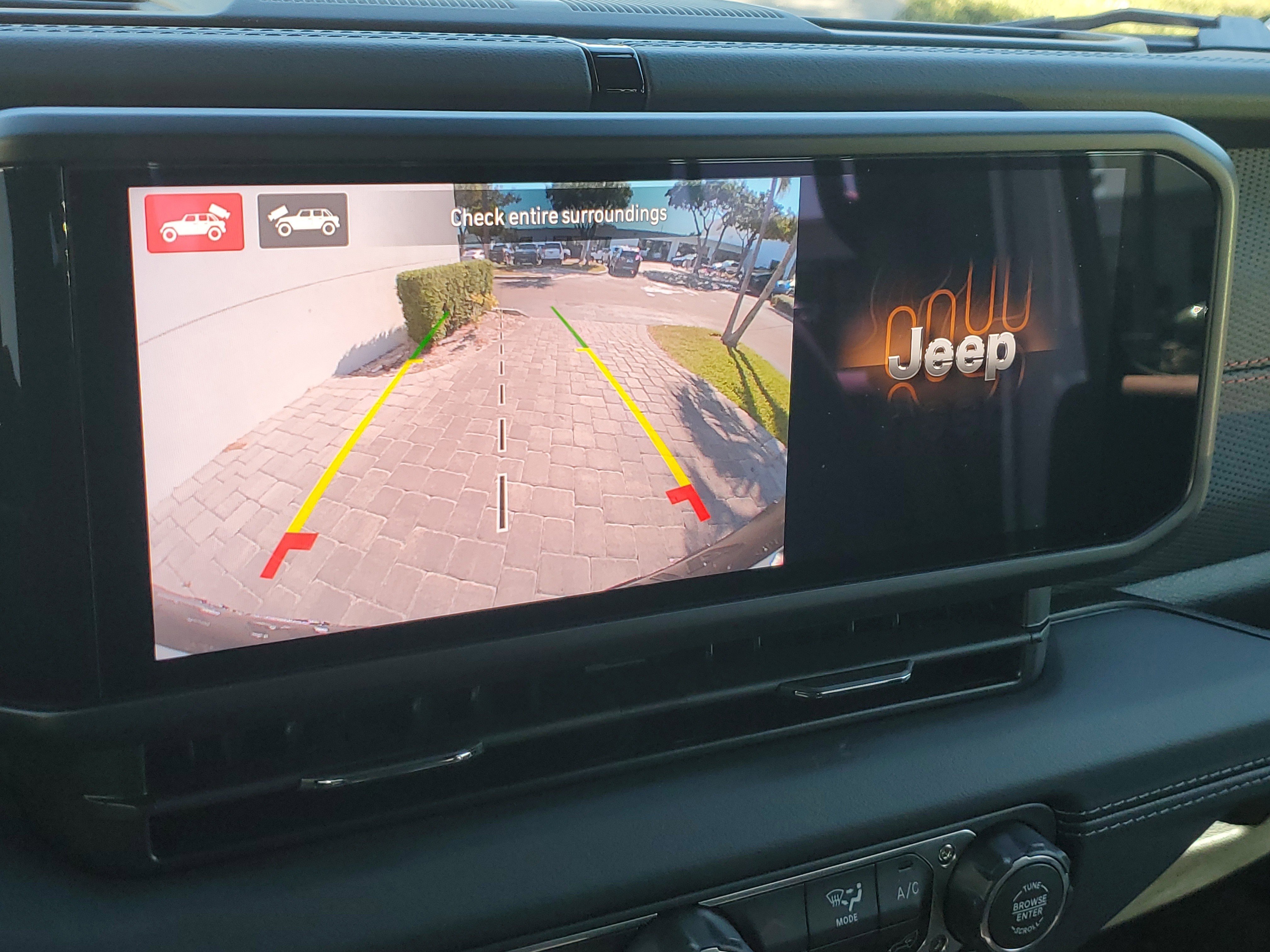 Used 2025 Jeep Wrangler Unlimited Rubicon w/ Safety Group image 28