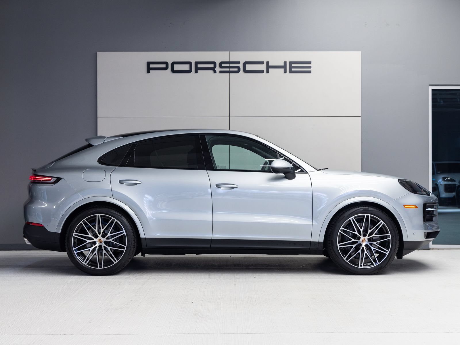 New 2026 Porsche Cayenne Coupe AWD/4WD image 8