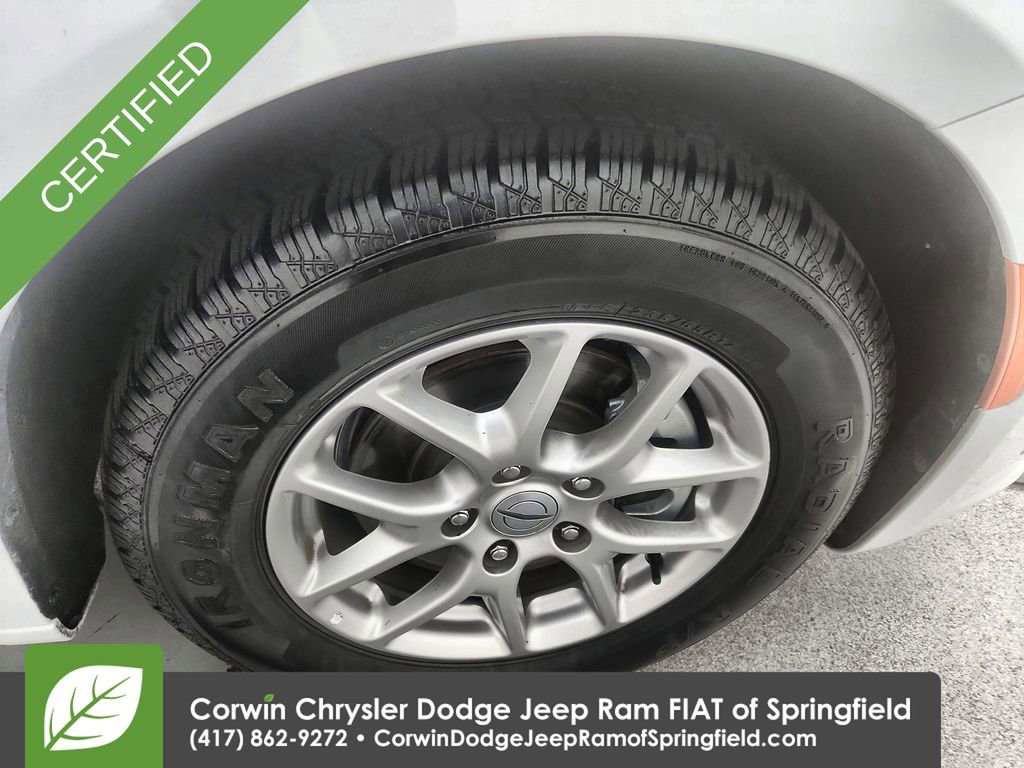 Certified 2023 Chrysler Pacifica Touring-L image 34