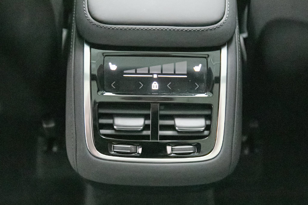 New 2026 Volvo XC90 B6 Plus w/ Protection Package AWD/4WD image 25