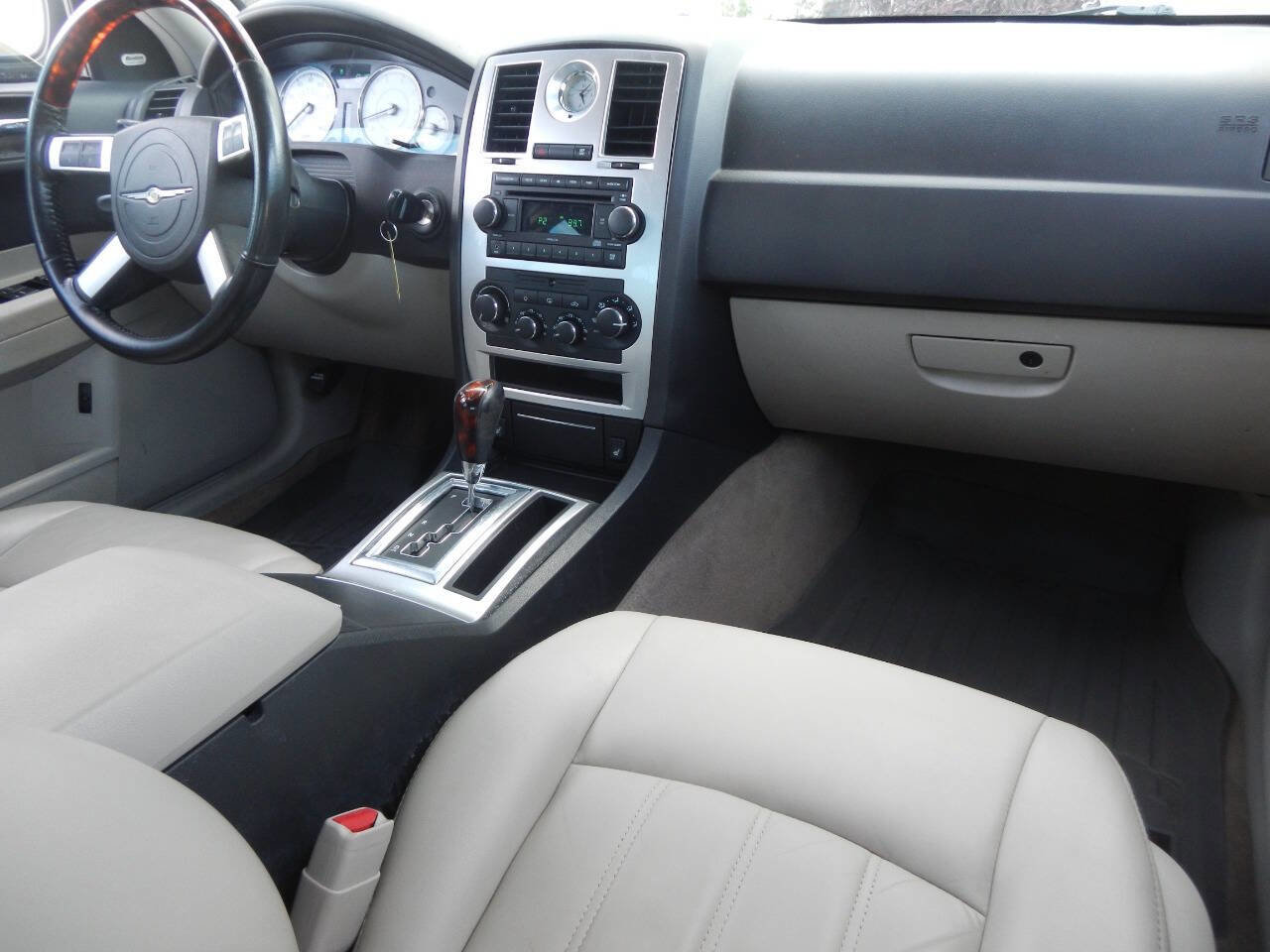 Used 2007 Chrysler 300 C RWD image 34