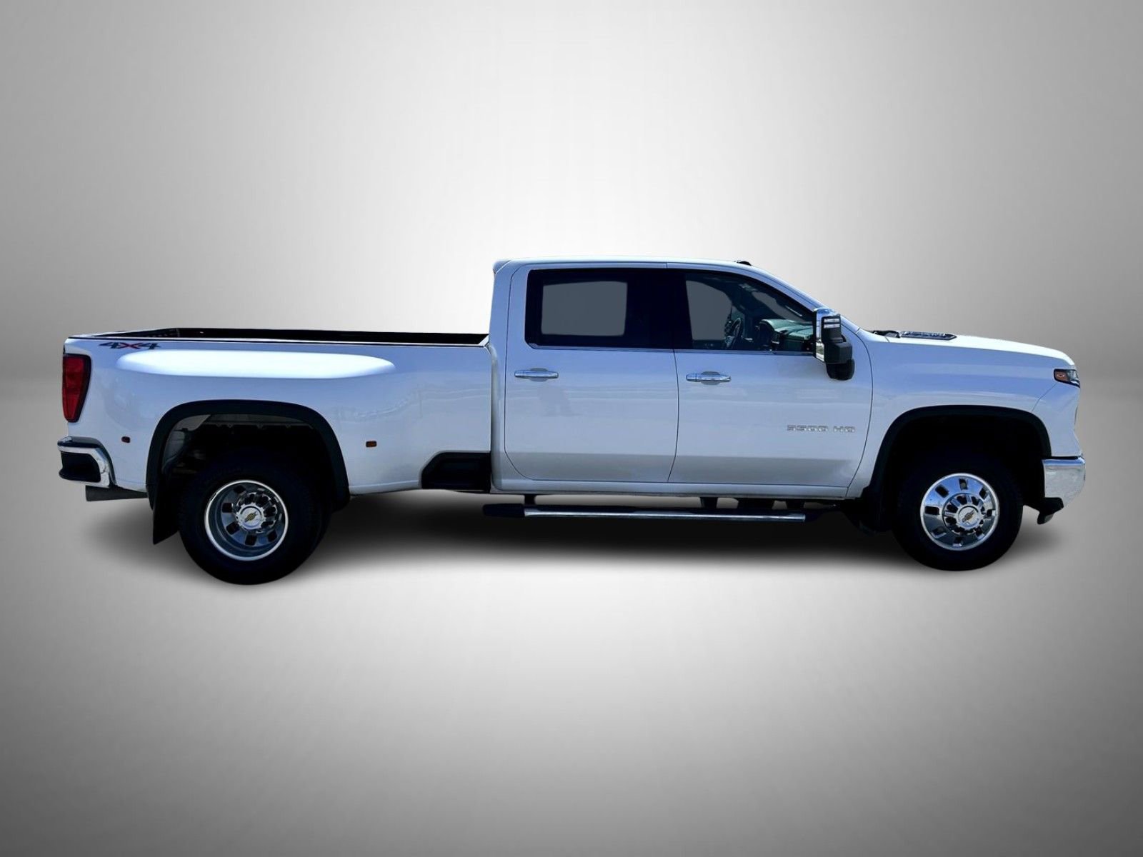 Used 2024 Chevrolet Silverado 3500 LTZ w/ LTZ Plus Package AWD/4WD image 4