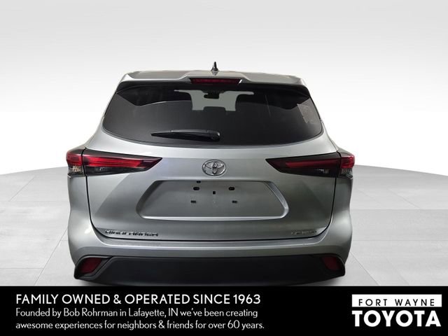Used 2025 Toyota Highlander LE AWD/4WD image 8