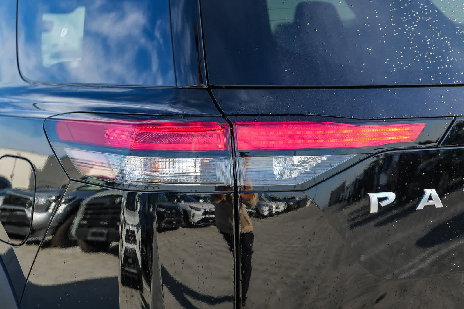 Used 2025 Nissan Pathfinder SL FWD image 9
