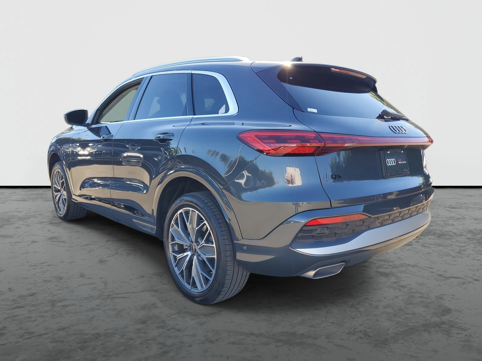 Used 2025 Audi Q5 Premium Plus w/ Premium Plus image 3