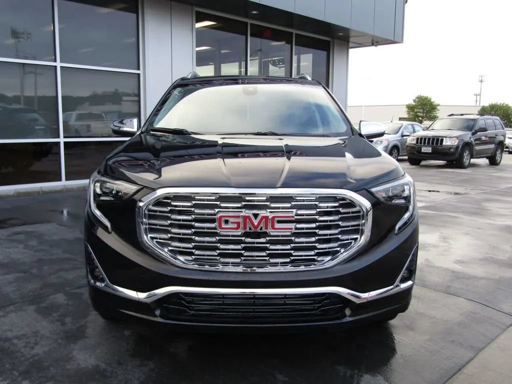 Used 2018 GMC Terrain Denali w/ Comfort Package AWD/4WD image 2