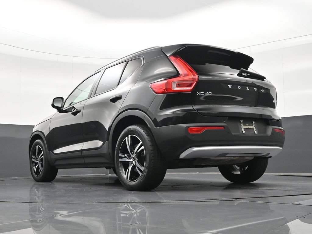 Used 2023 Volvo XC40 B4 Core FWD image 28