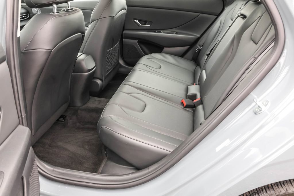 Certified 2021 Hyundai Elantra Limited w/ Cargo Package image 31